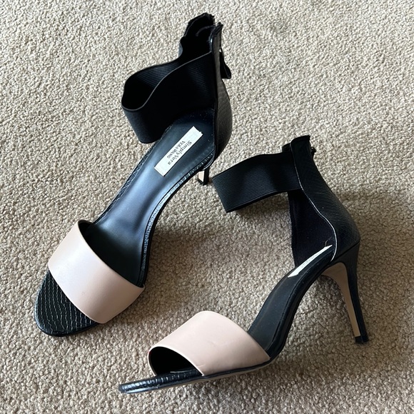 Simply Vera Vera Wang Shoes - Simply Vera Vera Wang stiletto heels